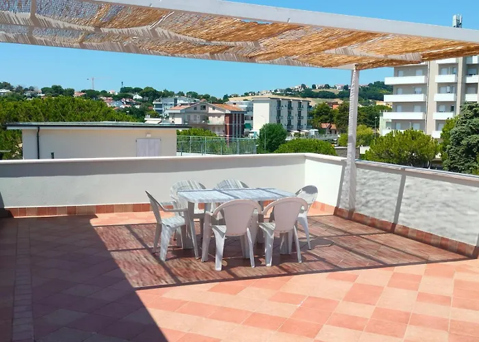 Attico Trilocale A Due Passi Dal Mare E Dal Centro Cod 501 * Marcelli