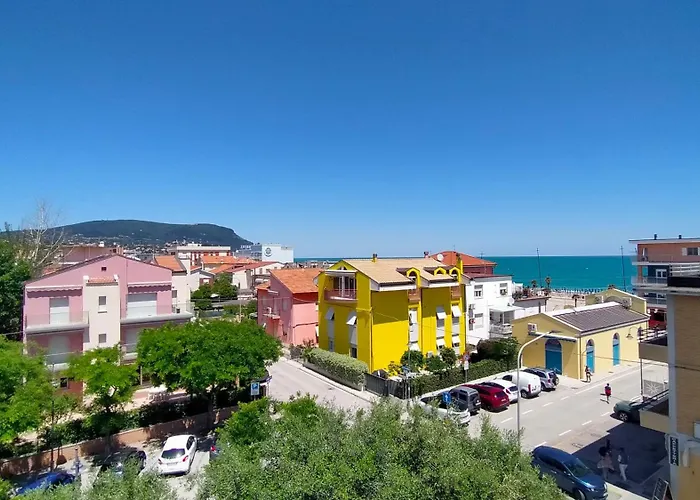 Attico Trilocale A Due Passi Dal Mare E Dal Centro Cod 501 * Marcelli